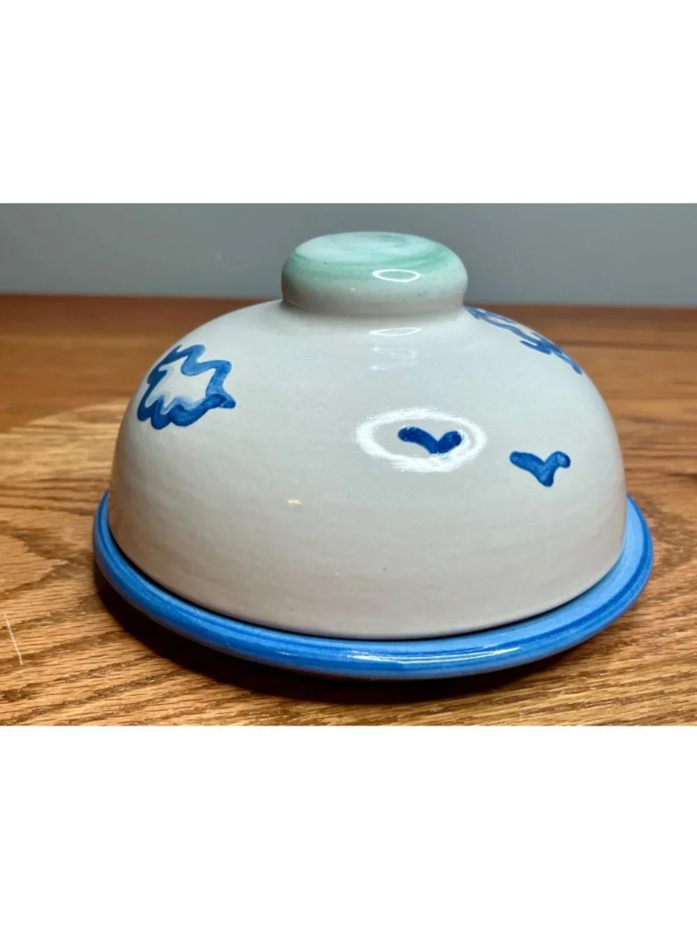 Large M.A. Hadley Pottery Cow Farm Domed Covered Cheese or Butter Dish Keeper